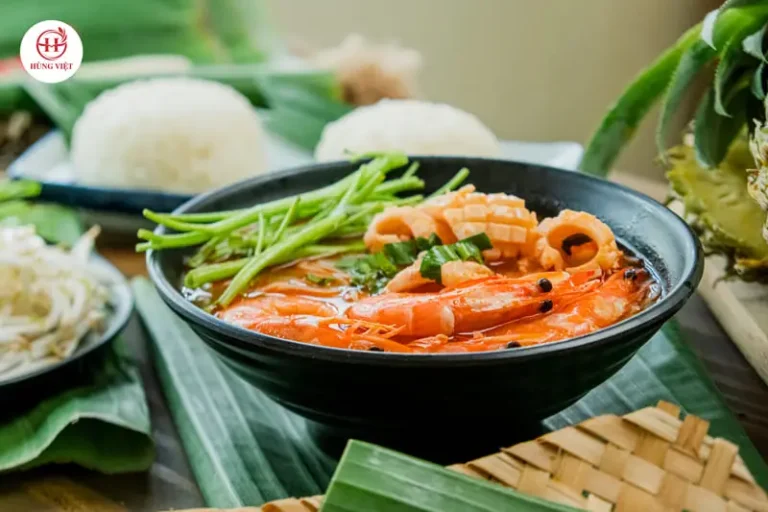 Bún Thái hải sản tươi, rau thơm