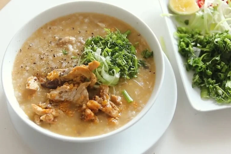 Tô cháo cá chép nóng hổi thơm ngon