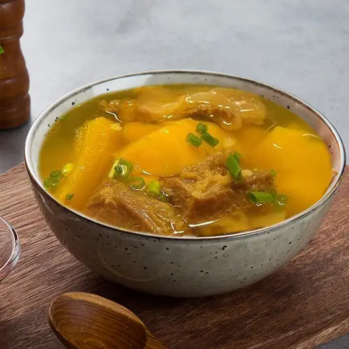 Canh bí đỏ hầm xương thơm ngon.