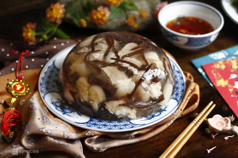 Thịt đông truyền thống đẹp mắt trên đĩa