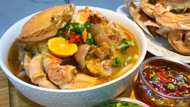 Tô bánh canh ghẹ nóng hổi hấp dẫn