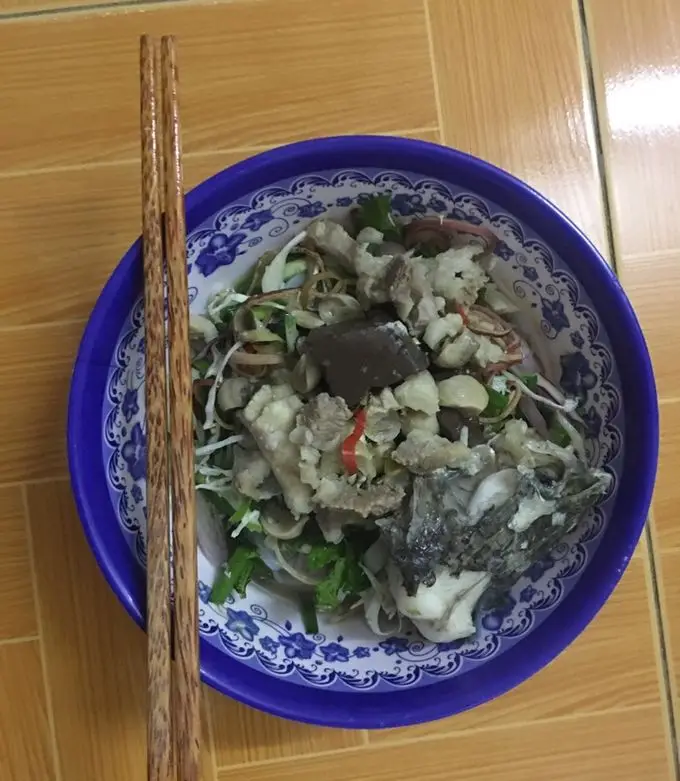 Bếp trưởng chia sẻ bí quyết bún nước lèo Trà Vinh.