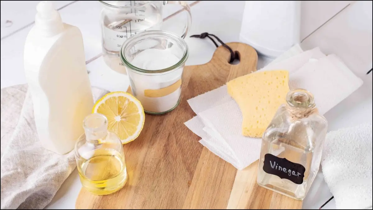 Nguyên liệu sơ chế sạch sẽ gọn gàng trên thớt.