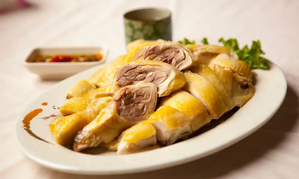 Gà Luộc Chín Da Căng Bóng Hấp Dẫn