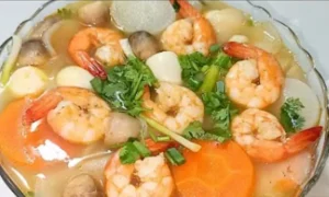 Bánh canh tôm thịt nóng hổi