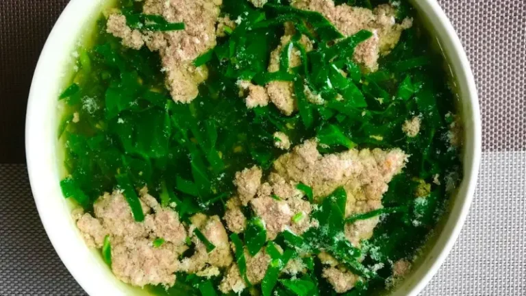 Canh cua đồng mồng tơi bốc khói.