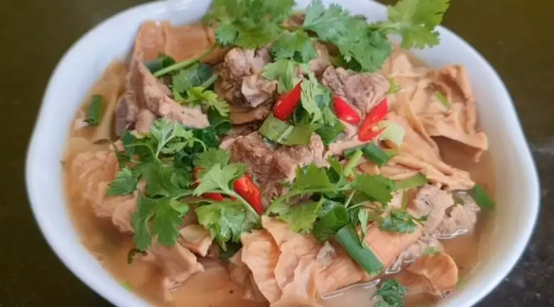 Măng khô hầm xương heo tươi