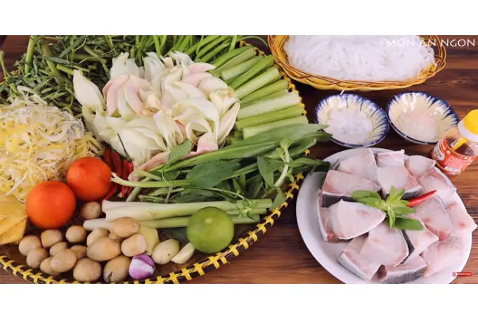 Lẩu cá trắm hấp dẫn, rau ăn kèm
