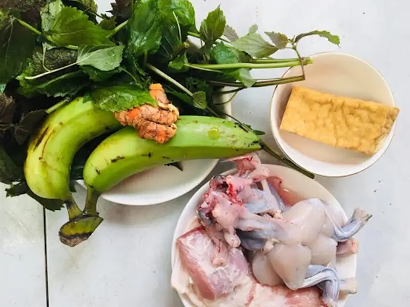 Cách sơ chế ếch và chuối xanh