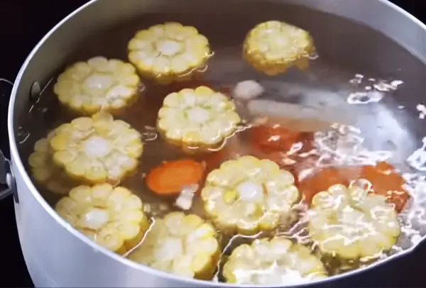 Nồi nước dùng nui chay hầm rau củ