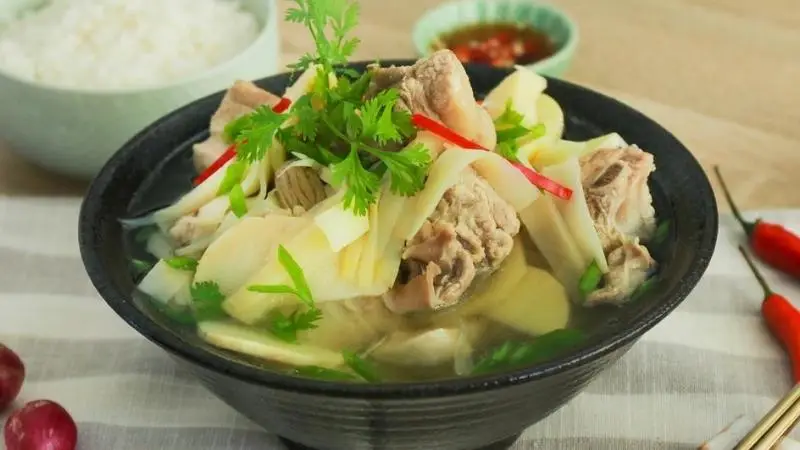 Canh măng sườn