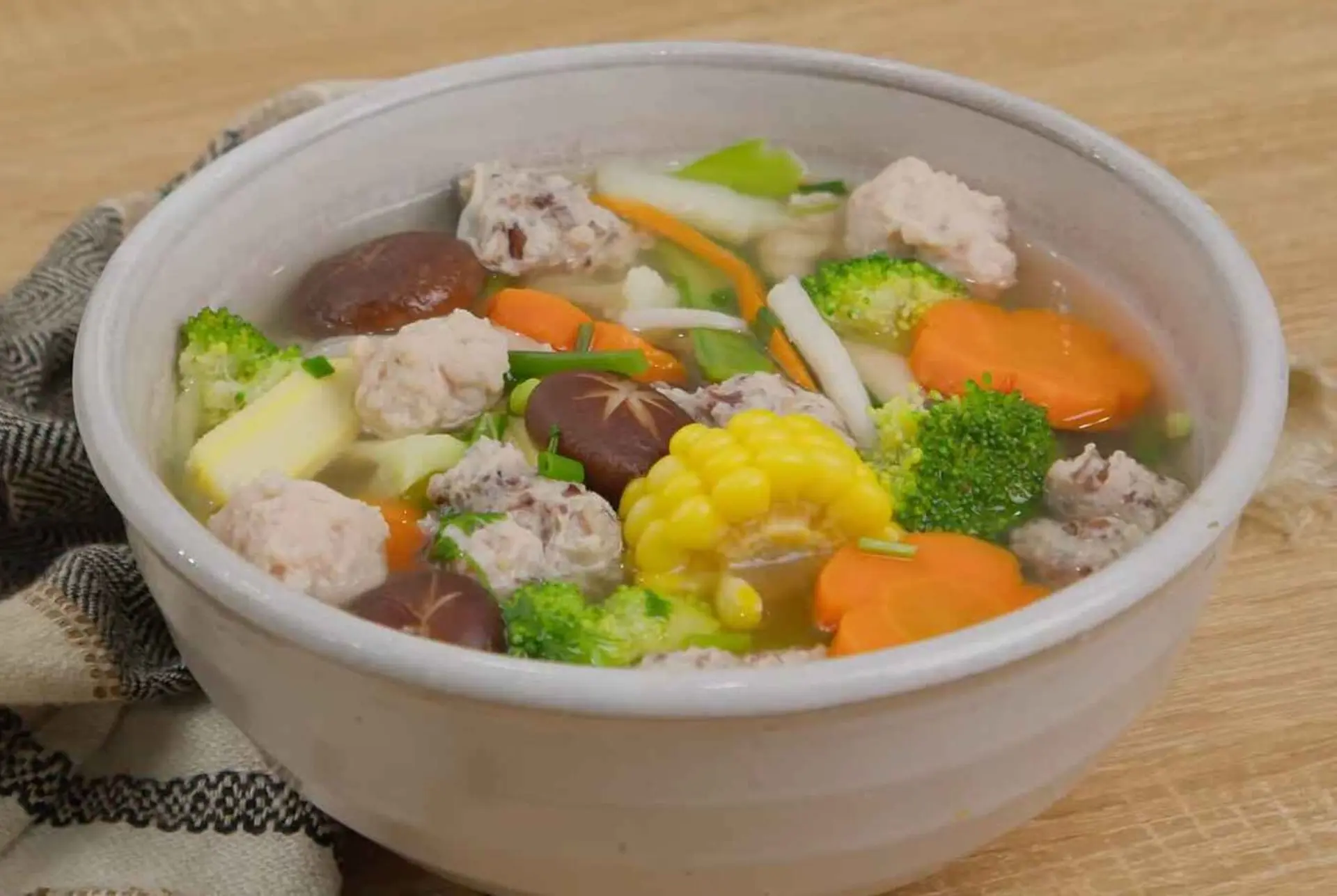 Canh Mọc Rau Củ Quả Nóng Hổi Thơm Ngon