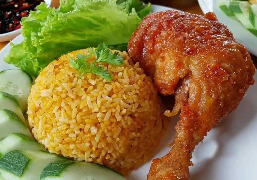 Cơm Gà Vàng Óng Thơm Lừng Tơi Xốp