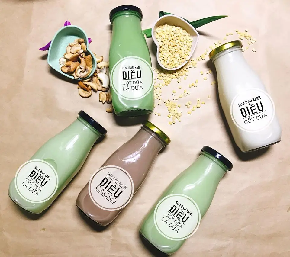 Sữa hạt thành phẩm trong chai thủy tinh