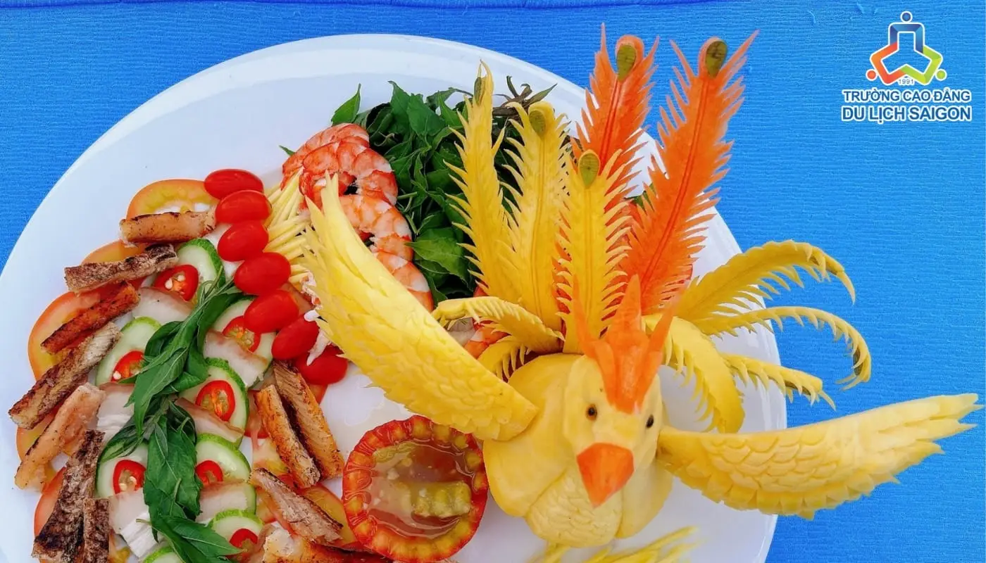 Nguyên liệu tươi ngon, bày trí đẹp mắt.