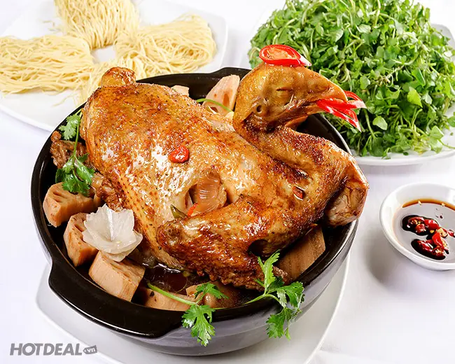 Gà tiềm ớt hiểm nguyên con hấp dẫn