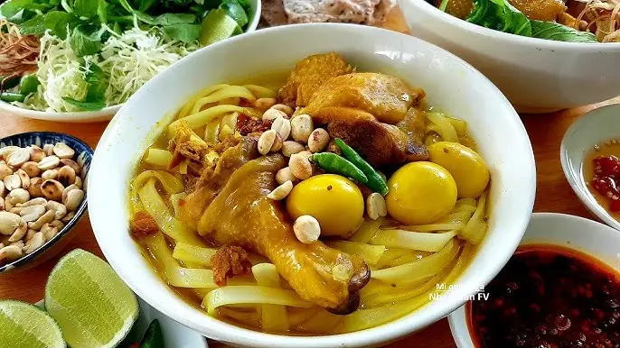 Mì Quảng Gà: Nguyên liệu tươi ngon