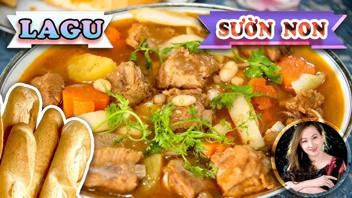 Tô lagu sườn non nóng hổi ăn kèm bánh mì