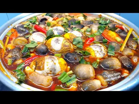 Lẩu hột vịt lộn: Nguyên liệu đã sẵn.