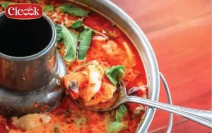 Lẩu cá thác lác chua cay đầy màu sắc.