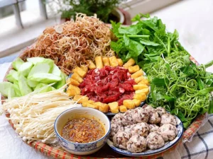 Lẩu riêu cua: Nguyên liệu tươi ngon