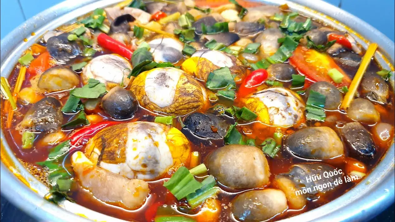 Lẩu hột vịt lộn nước dừa nóng hổi thanh ngọt