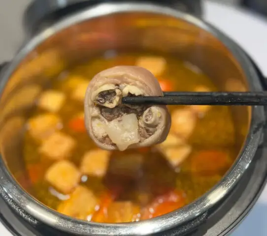 Bún riêu: Nồi nước dùng thơm lừng