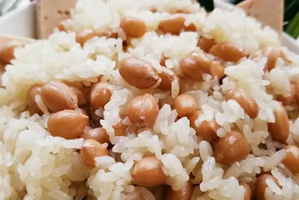 Xôi đậu phộng nóng hổi dẻo thơm bùi béo