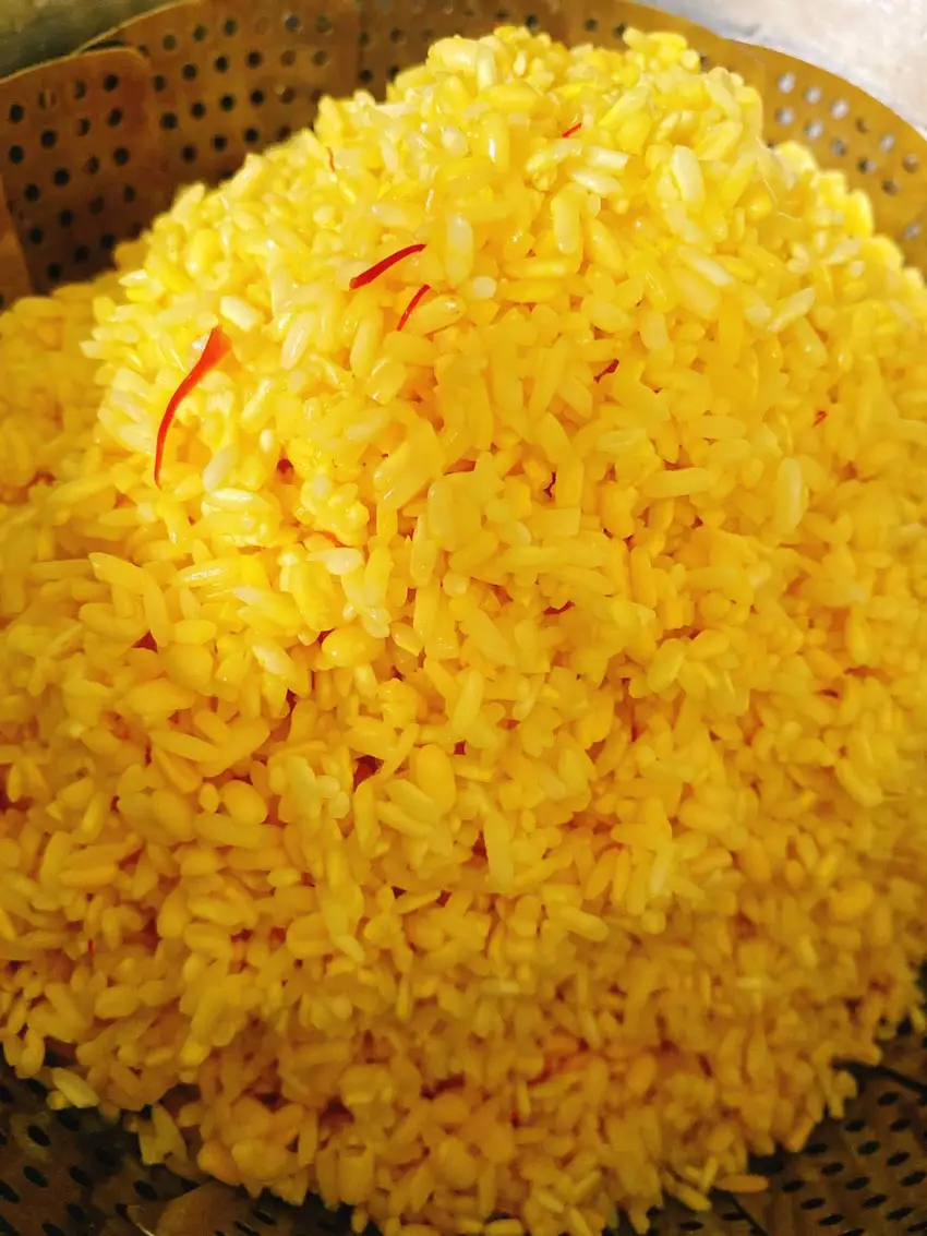 Đĩa xôi kê vàng óng dẻo thơm