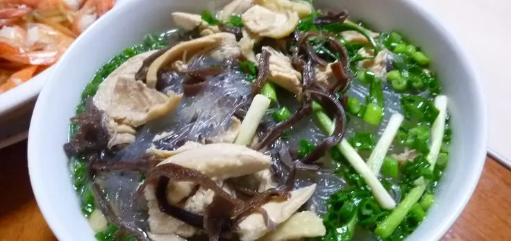 Miến gà nấm hương