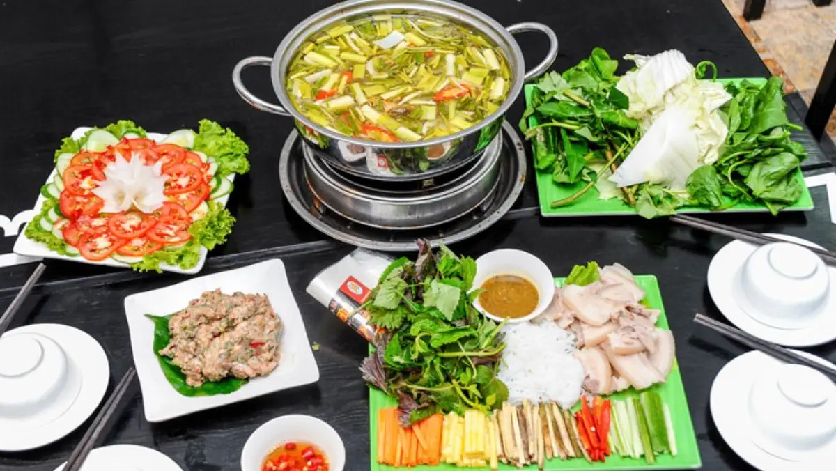 Món lẩu rươi đặc sản hấp dẫn