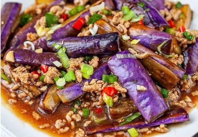 Hướng dẫn chi tiết cách làm cà tím xào thịt ba chỉ