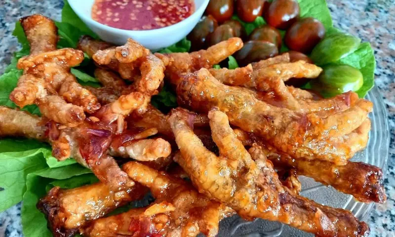 Chân gà chiên nước mắm - Bí quyết chiên chân gà giòn ngon đậm đà