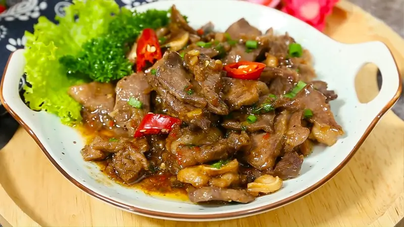 Lưỡi heo làm món gì ngon - Món lưỡi heo xào thơm ngon đổi vị