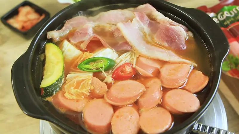 Món ngon từ xúc xích - Món xào, lẩu, canh đậm đà hương vị