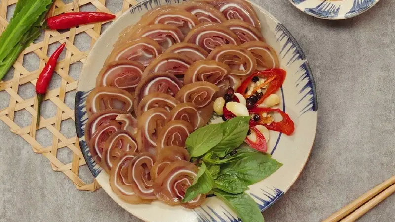 Tai Heo Ngâm Mắm - Hình ảnh đẹp, chi tiết và thực tế