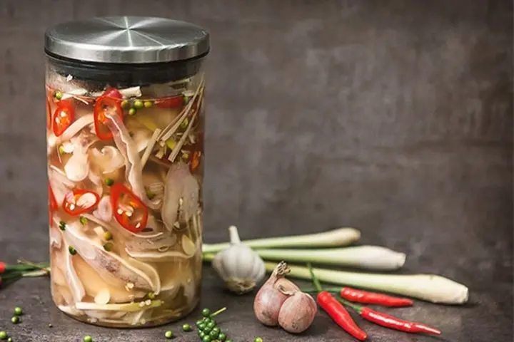Quy trình làm tai heo ngâm mắm giòn ngon chuẩn vị