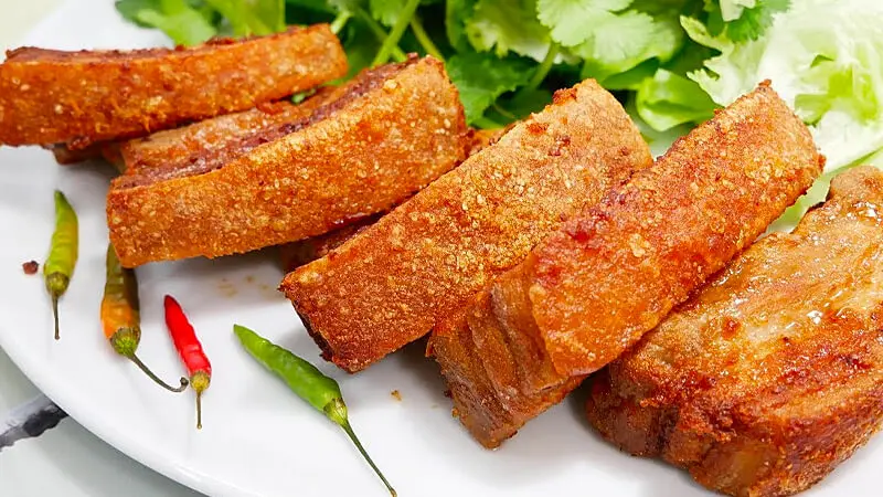Bí Quyết Làm Thịt Ba Rọi Chiên Nước Mắm Giòn Ngon Chuẩn Vị 2 Bí Quyết Để Thịt Ba Rọi Chiên Giòn Ngon Bất Bại